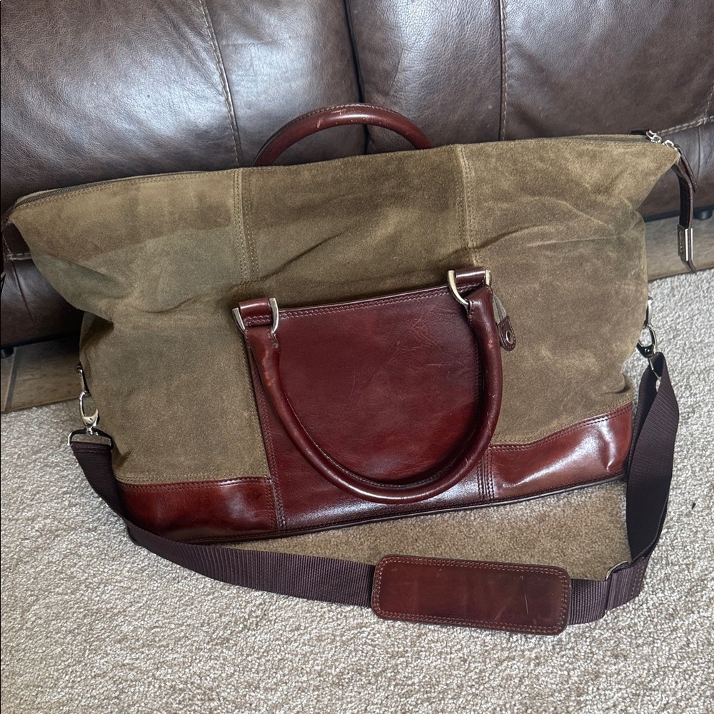 A. Giannetti Elegant Duffel Bag 🧳 - Picture 7 of 17